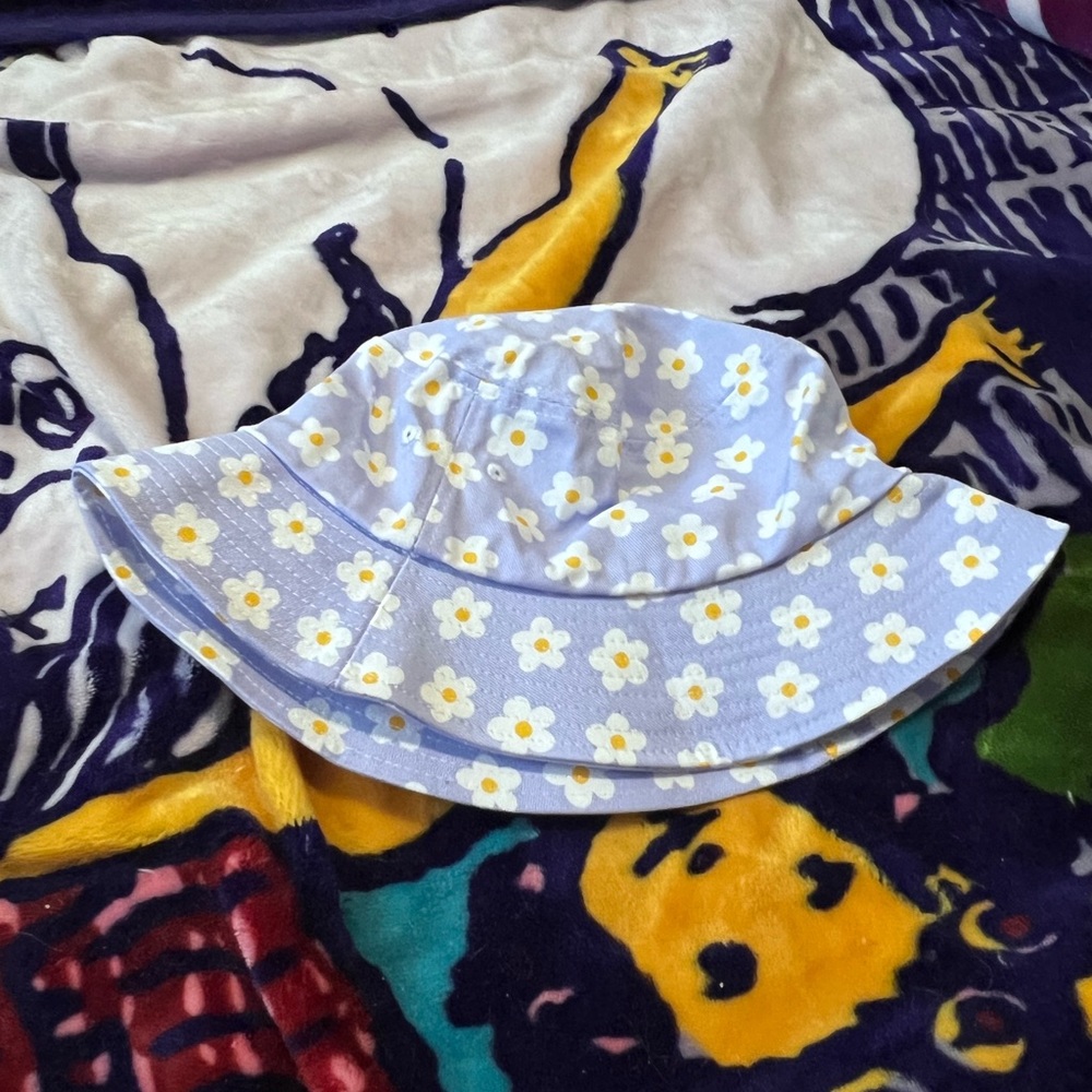 Cute lavender and white daisy bucket hat